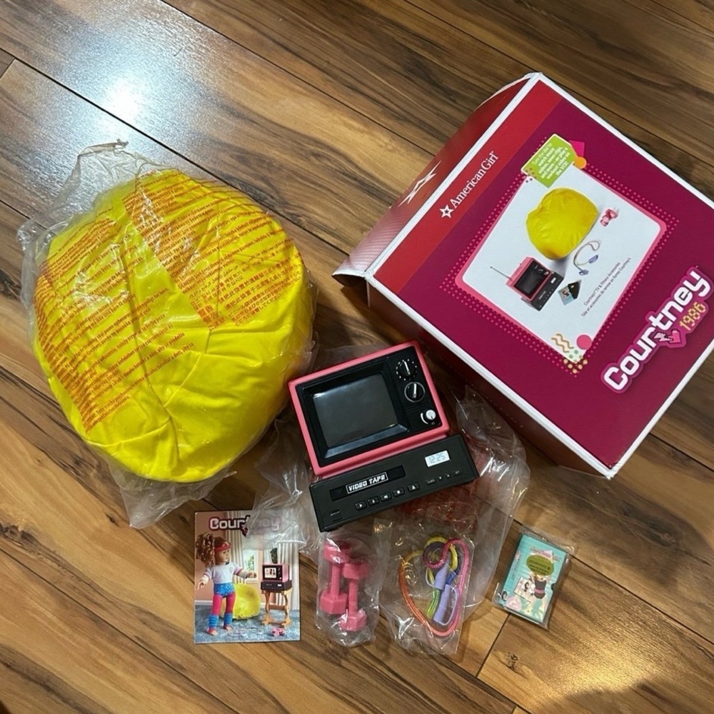 American Girl doll Courtney Tv and accessories